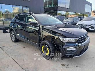 krockskadad bil auto Volkswagen T-Roc ACTIVE 2022/1