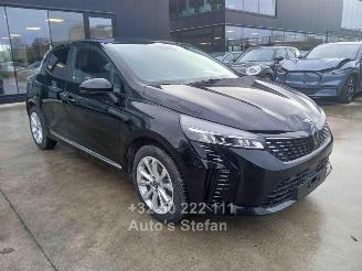 Damaged car Renault Clio V EVOLUTION 2025/3