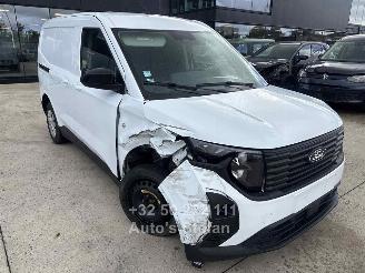 skadebil auto Ford Transit COURIER TREND 2024/8