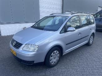 krockskadad bil auto Volkswagen Touran 1.6-16V FSI Athene 2004/4