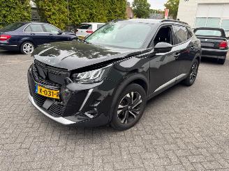 Schadeauto Peugeot 2008 1.2 PureTech Automaat Blue Lease Allure 2021/2