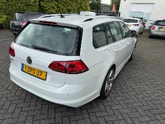 uszkodzony samochody osobowe Volkswagen Golf 1.4 TSI Highline 2015/2