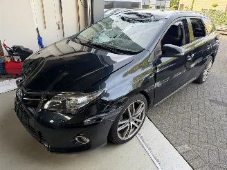 uszkodzony samochody osobowe Toyota Auris Touring Sports 1.8 hybrid 2014/5