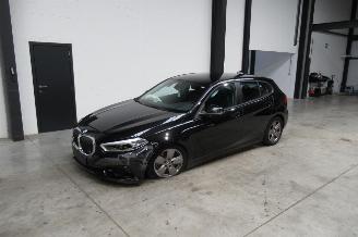 krockskadad bil auto BMW 1-serie SEDAN 2021/8
