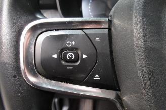 Volvo XC40 MOMENTUM picture 31