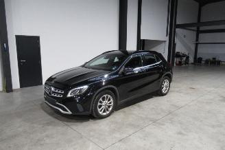 damaged passenger cars Mercedes GLA SEDAN 2019/5