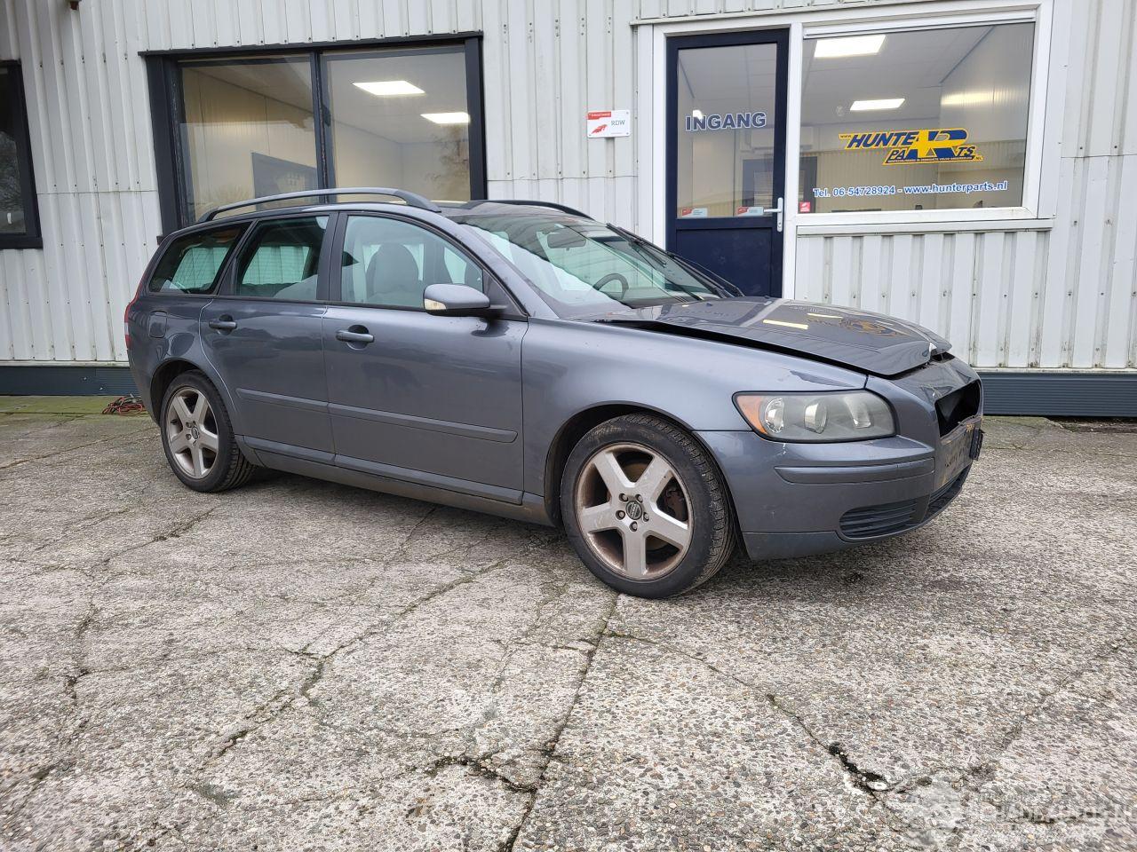 Volvo V-50 