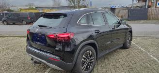 Mercedes GLA 180 Automaat*LED*Trekhaak*Digitaal display*Comfort stoelen*Parkeerpaket met camera*Navigatie*Apple Carplay*MBUX* picture 4