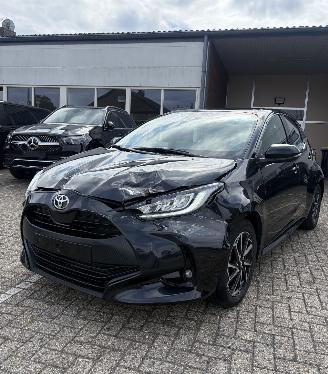 Unfallwagen Toyota Yaris 1.5L VVTi 130 Hybride * LED*HeadUp*Trekhaak*Navigatie*Keyless* 2024/2