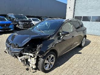 Unfallwagen Renault Clio RENAULT CLIO 0.9TCE 2017 SLOOP 2017/1