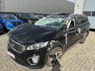 damaged passenger cars Kia Sorento KIA SORENTO 2.2D 2017 7 ZIT 2017/6