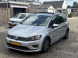 damaged passenger cars Volkswagen Golf Sportsvan 1.6 TDI / DSG / NAP 2016/1