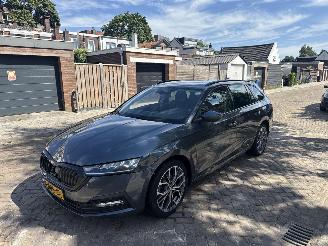 skadebil auto Skoda Octavia 1.5 eTSI Sport AUTOMAAT 2021/1
