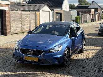 Vaurioauto  passenger cars Volvo V-40 2.0 T4 R DESIGN Sport 2017/1
