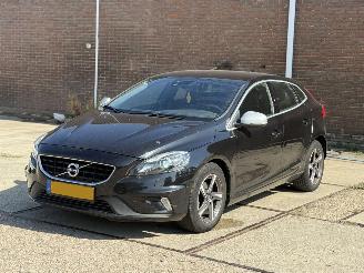 Vaurioauto  passenger cars Volvo V-40 2.0 D2 R DESIGN NAP 2015/1