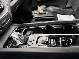Volvo Xc-60 2.0 T8 R DESIGN AWD picture 17