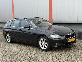 skadebil auto BMW 3-serie 320d Upgrade Edition 2012/1