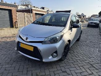 damaged passenger cars Toyota Yaris 1.5 Hybrid AUTOMAAT 2014/1