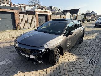 skadebil auto Opel Astra hybrid 1.6 ULTIMATE 132 kw AUTOMAAT NEW MODEL 2023/1