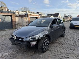 skadebil auto Volkswagen Golf 1.6 TDI Motor defect 2018/1