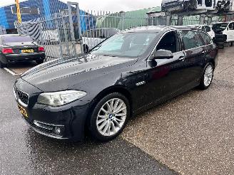 uszkodzony samochody osobowe BMW 5-serie TOURING 520i Luxury Edition 2014/5
