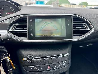 Peugeot 308 1.2 PURETECH ALLURE / PANO picture 11
