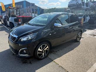 damaged passenger cars Peugeot 108 1.0 AUTOMAAT 2019/4