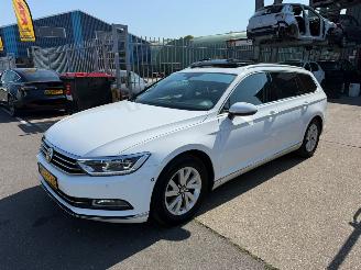 Voiture accidenté Volkswagen Passat 1.4 TSI / DSG / PANO / LEER / VOLLE AUTO 2016/1