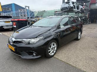 uszkodzony samochody osobowe Toyota Auris Touring Sports 1.8 HYBRIDE / PANO 2015/8