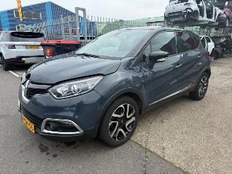 damaged passenger cars Renault Captur 1.2 TCe DYNAMIQUE / AUTOMAAT 2014/3