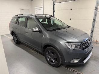 Vaurioauto  passenger cars Dacia Logan // NUR 85000 KM // 2017/6