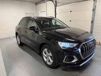 Vaurioauto  passenger cars Audi Q3  2019/8