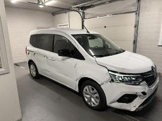Damaged car Renault Kangoo // NUR 8000 KM // 2024/7