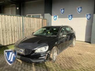 Coche siniestrado Volvo V-60 V60 I (FW/GW), Combi, 2010 / 2018 2.0 D4 16V 2014