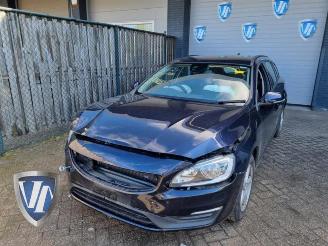 Coche siniestrado Volvo V-60 V60 I (FW/GW), Combi, 2010 / 2018 2.0 D4 16V 2015