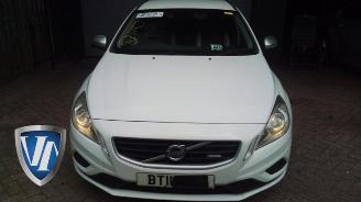 Coche siniestrado Volvo V-60 V60 I (FW/GW), Combi, 2010 / 2018 2.4 D5 20V 2011