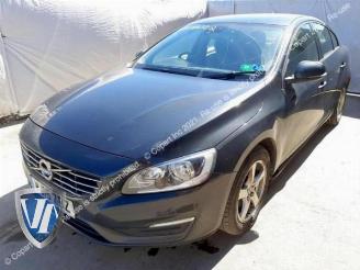 Coche siniestrado Volvo S-60 S60 II (FS), Sedan, 2010 / 2018 2.0 D4 16V 2016/11