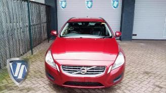 Coche siniestrado Volvo V-60 V60 I (FW/GW), Combi, 2010 / 2018 2.0 D3 20V 2013