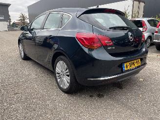 Schadeauto Opel Astra 1.4T 2014/6
