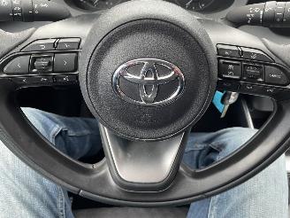 Toyota Yaris 5drs hybrid picture 11