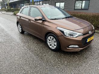 Vaurioauto  passenger cars Hyundai I-20 1.2 5drs airco 2015/1