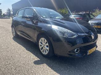 Voiture accidenté Renault Clio 1.5dci 2015/10