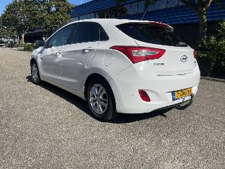 damaged passenger cars Hyundai I-30 1.6 99kw 2015/2