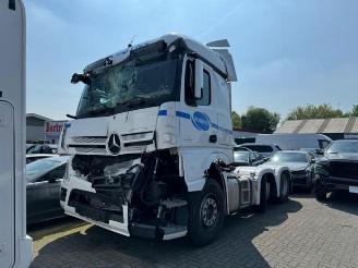 skadebil vrachtwagen Mercedes   2023/1