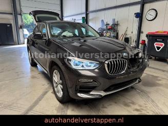 Voiture accidenté BMW X4 xDrive 20 d Advantage 140KW Pano Leder Navi 2019/7