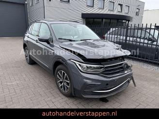 krockskadad bil motor Volkswagen Tiguan 2.0TDI Life R-Cam DAB+ LED 2022/6