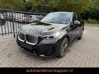 Schadeauto BMW iX1 20 eDrive M Sportpaket Leder LED Navi+ 2025/3