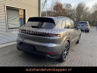 Damaged car Porsche Cayenne E-Hybrid Exclusive Design Matric ACC 2024/5