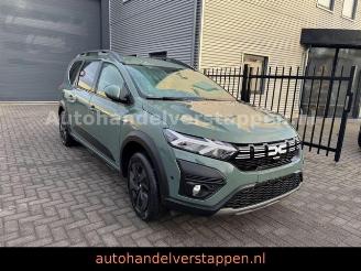 krockskadad bil auto Dacia Jogger Expression 81 kW TCE Navi LED 2025/2