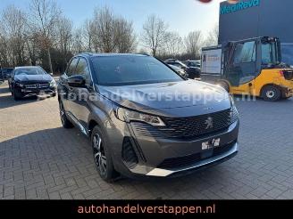 Vaurioauto  passenger cars Peugeot 3008 Hybrid 225 E-AUTO8 GT Paket Panorama 2022/11